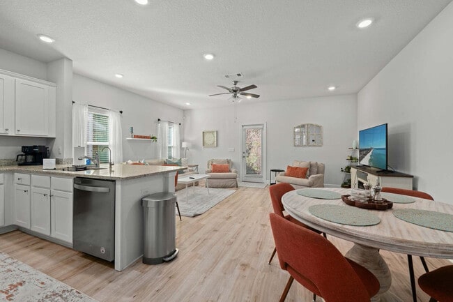 Photo - 12 Sandy Cv Wy Unit SI ID1468396P