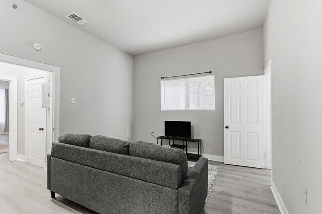 Building Photo - 314 W Cevallos Unit ID1363386P