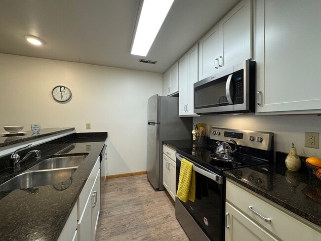 Building Photo - Hamilton Pointe