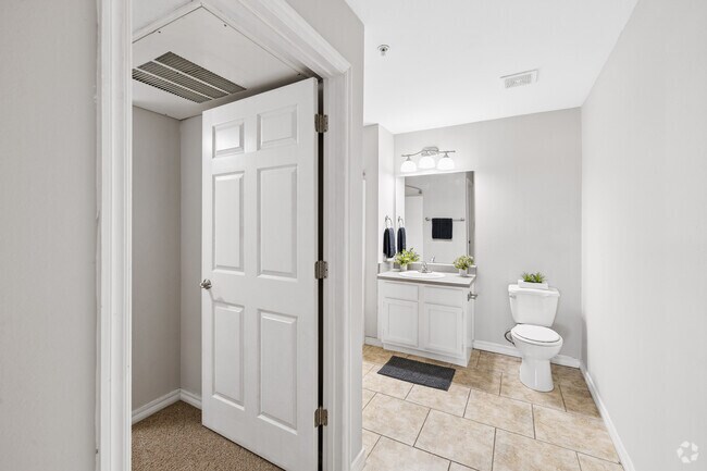 1BR, 1BA - 740SF - Bathroom - Pryor Creek