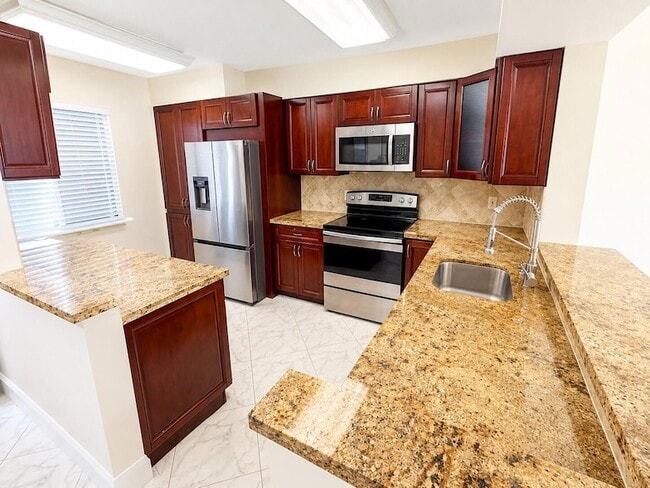 Photo - 7076 Huntington Ln Unit 6080