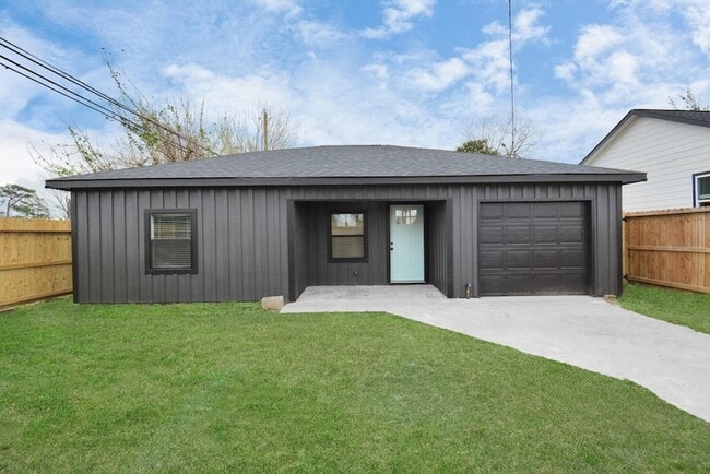 Building Photo - 262 De Boll St