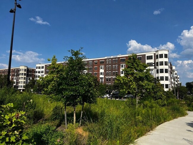 Building Photo - 1300 Grand St Unit 417