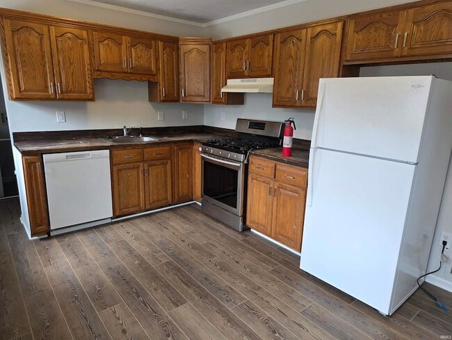 Photo - 1523 W 8th St