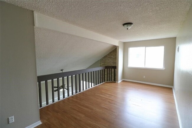 Photo - 6111 Briar Glade Dr