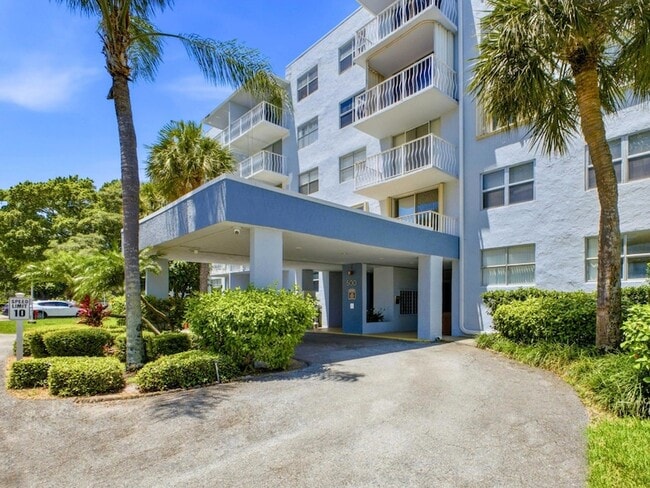 Building Photo - 500 Executive Center Dr Unit 2M