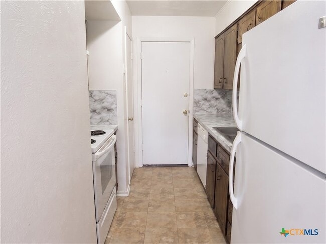 Photo - 2210 Cascade Dr