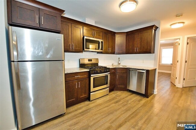 Photo - 116 Maple Ave Unit 4
