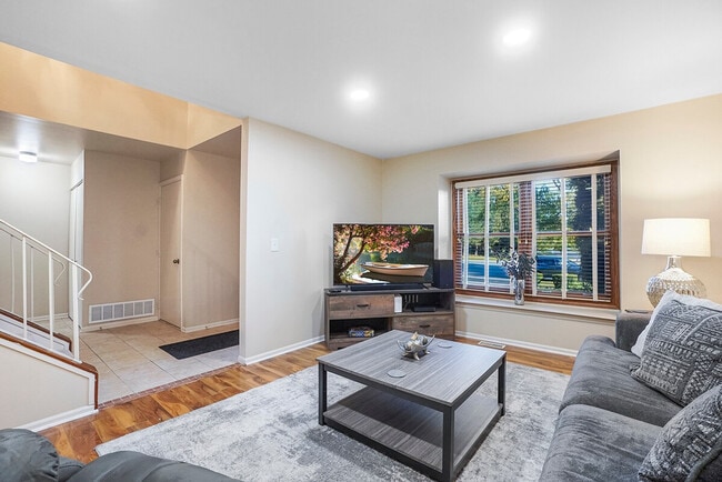 Photo - 2323 Woodview Ln Unit SI ID1285057P