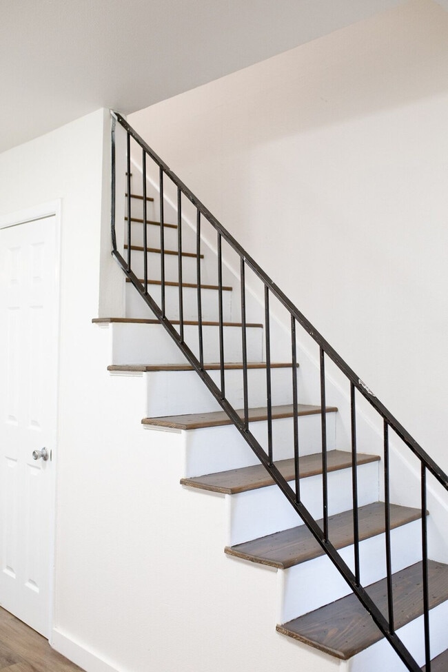 Photo - 800 S Elm St Unit ID1296517P