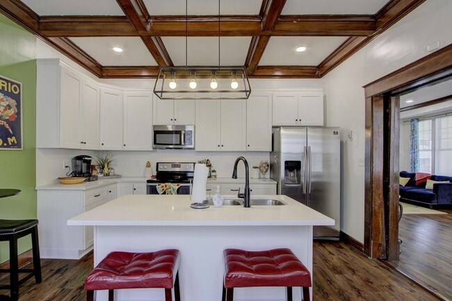 Building Photo - 1855 Oliver Ave