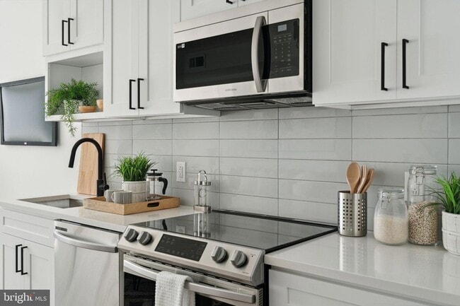 Building Photo - 5904 Germantown Ave Unit 206