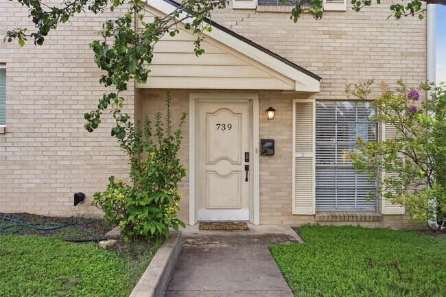 Photo - 739 E Oltorf St