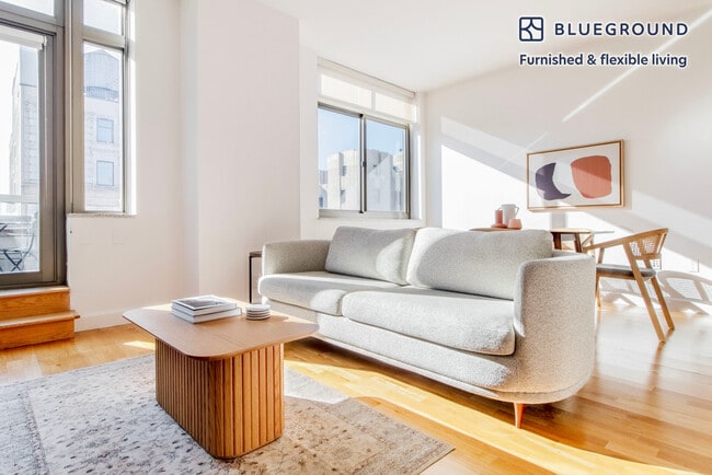 Building Photo - 130 W 15th St Unit SI FL15-ID1387