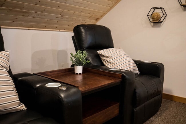 Building Photo - 235 Paradise Dr Unit SI ID1035921P