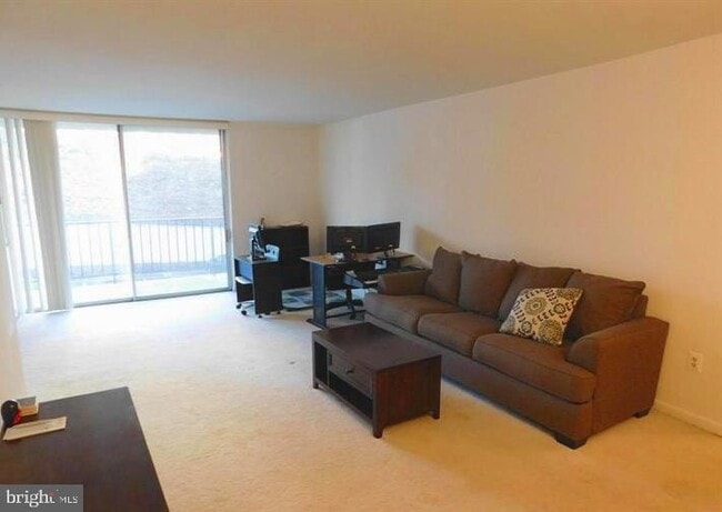Photo - 5565 Columbia Pike Unit 310