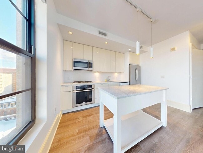Photo - 1011 M St NW Unit 804