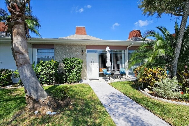 Building Photo - 4318 Tahitian Gardens Cir Unit B