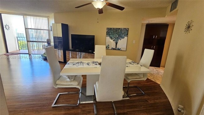 Photo - 800 Parkview Dr Unit 912