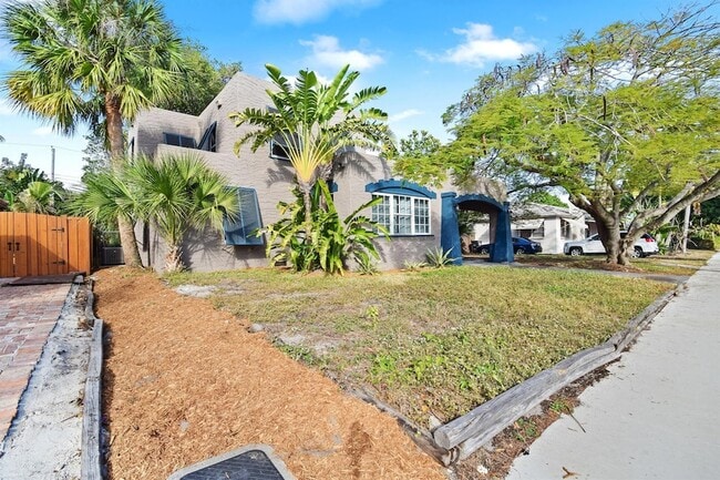 Photo - 310 Columbia Dr