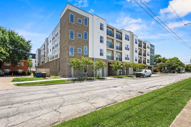 Photo - 596 W 9th St Unit SI ID1335766P