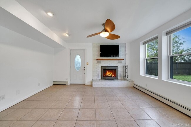 Photo - 100 E 7th St