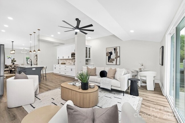 Photo - 316 W 14th St