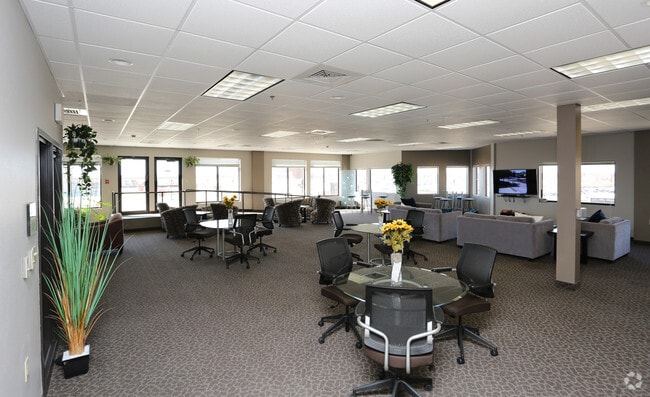 Community Room - 100 North Main Premium Residential Suites