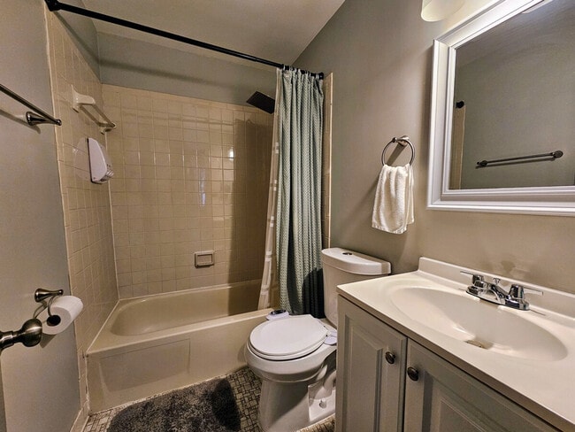 Photo - 12 S Mall Arterial Unit SI ID1501082P