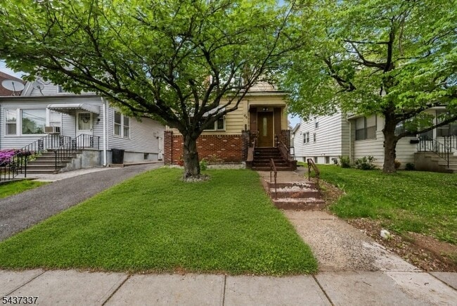 Building Photo - 86 Curie Ave Unit 2