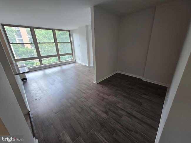 Building Photo - 1260 21st St NW Unit 400