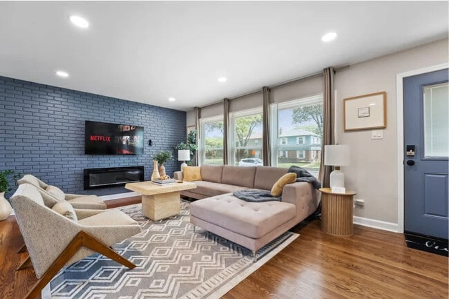 Building Photo - 624 Norfolk Ave Unit ID1237891P