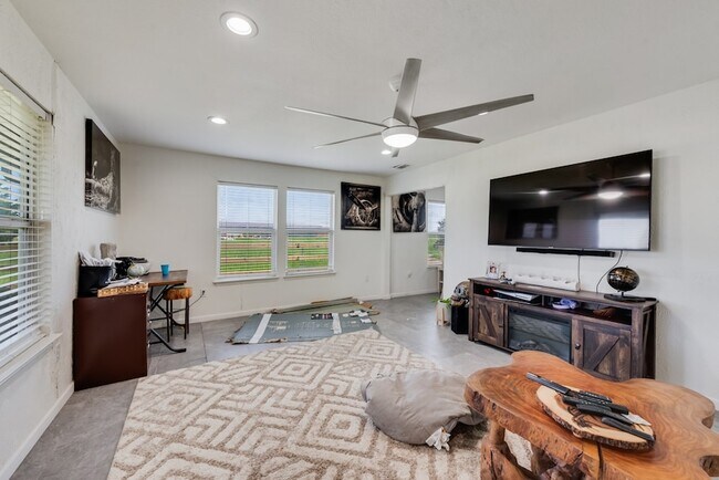 Photo - 354 N Farm To Market 1138