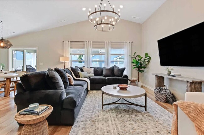 Building Photo - 187 W Waukesha St Unit ID1250655P