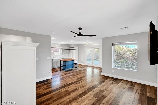 Photo - 812 Sistine St