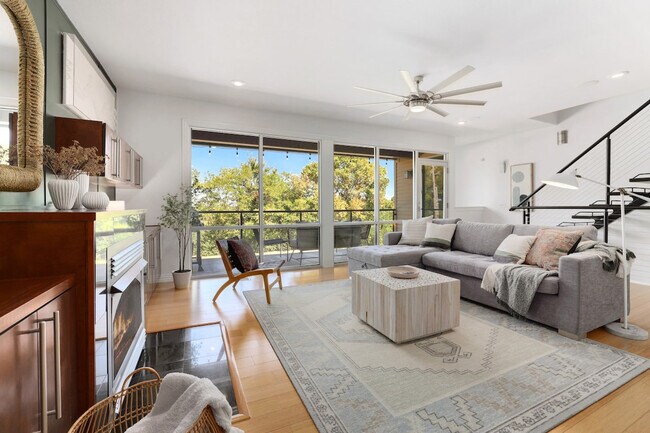 Building Photo - 275 E Noble Ln Unit ID1221861P