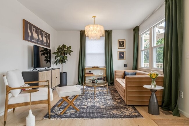 Building Photo - 3804 Lookout Dr