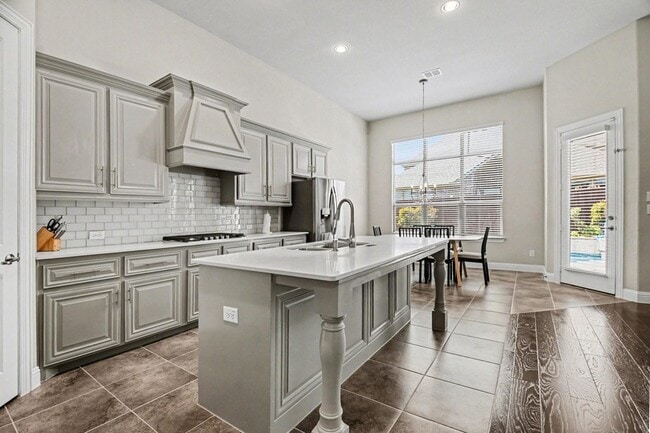 Photo - 3323 Royal Ridge Dr