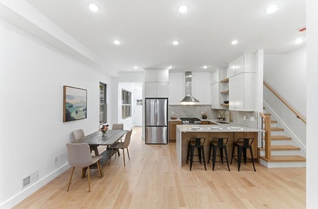 Photo - 113 Oak St