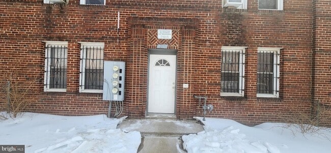 Building Photo - 2017 I St NE Unit 4