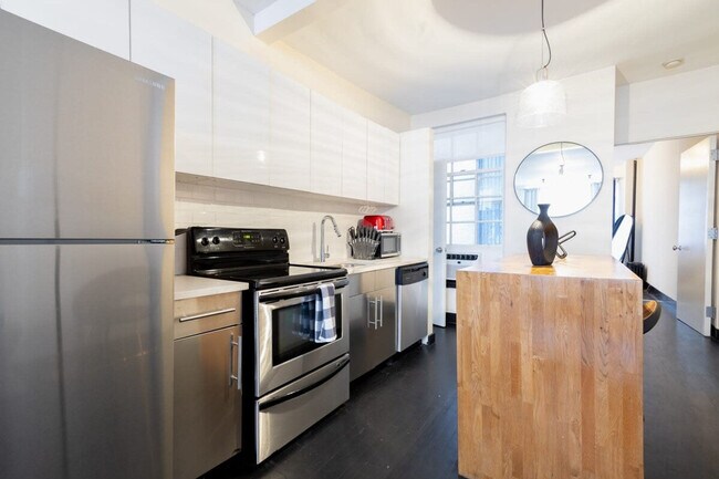 Photo - 112 E 10th St Unit ID1021937P