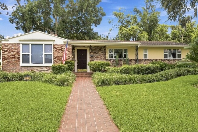 Building Photo - 1228 Spring Lake Dr