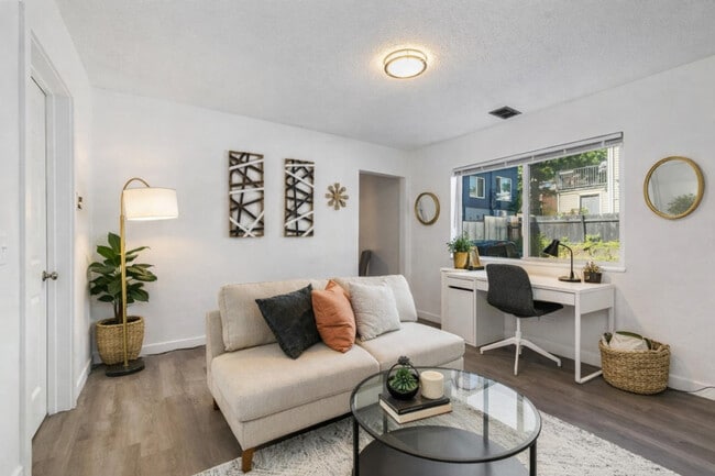 Building Photo - 1801 S Yakima Ave Unit SI ID1045865P