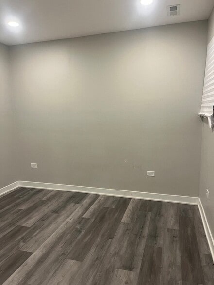 Photo - 8106 S Langley Ave Unit 2