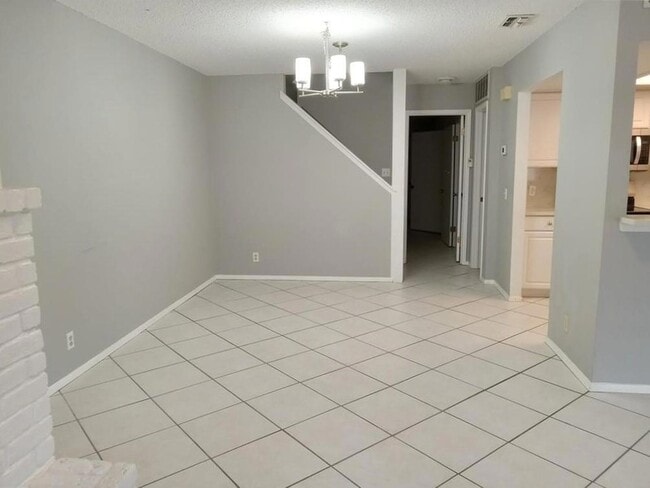 Photo - 910 E Meadowmere Ln