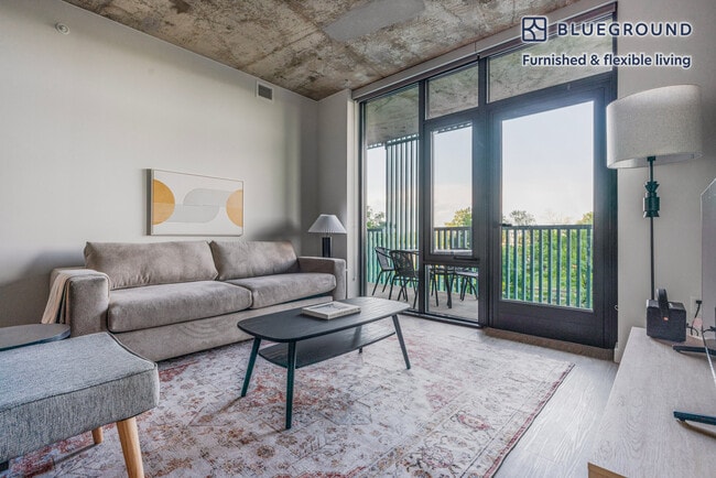 Building Photo - 3030 Potomac Ave Unit FL3-ID1032