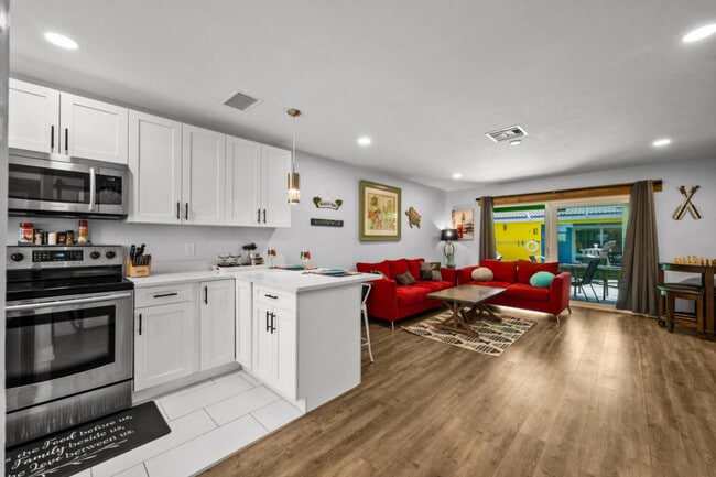 Building Photo - 1019 SE 40th St Unit ID1334304P