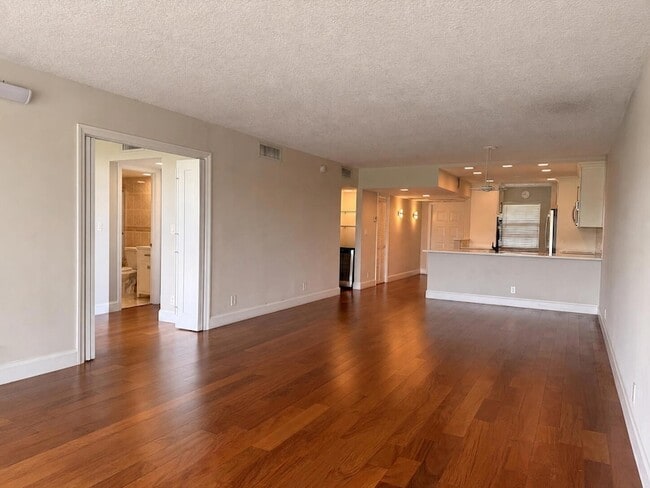Building Photo - 4030 W Palm Aire Dr Unit 402