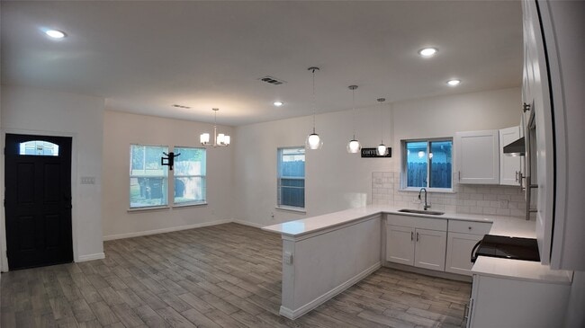Photo - 4709 Lee St