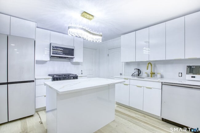 Photo - 115 Wilton Rd